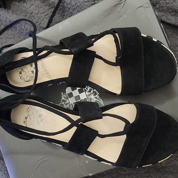 New in Box Vince Camuto Sandles size 7.5 - Picture 3 of 5